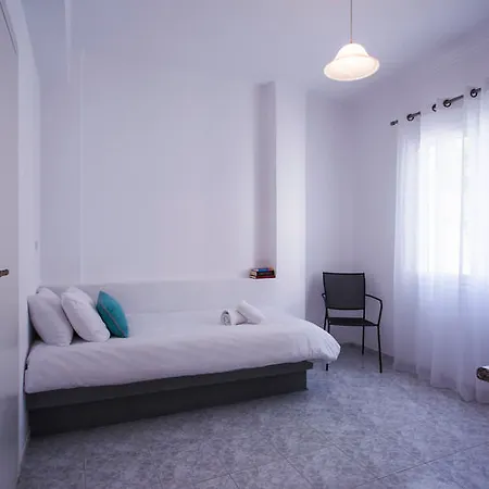 Dream Perissa (Santorini)