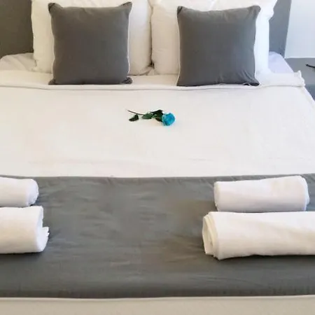 Dream 2* Perissa (Santorini)