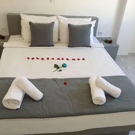 Dream Perissa (Santorini)